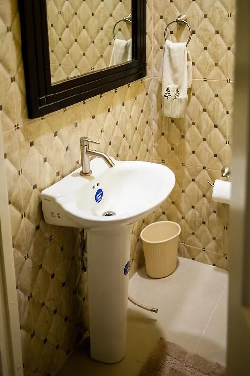 Sky View Guest Apartments Irish Town 3*,